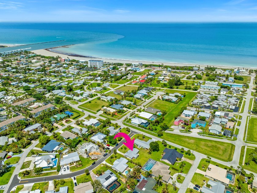 Just a 7 minute walk to the beach &amp; 1.2 miles to Jaycee Park - photo 3