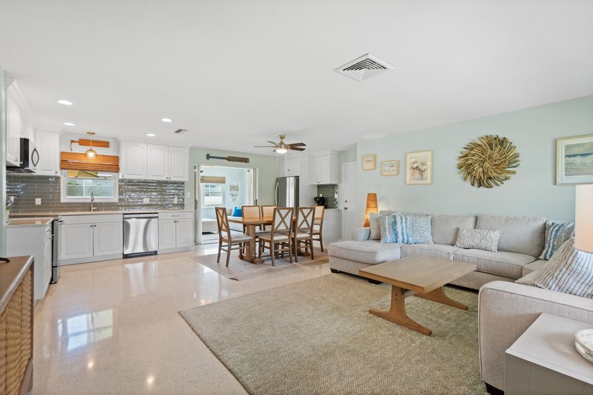 Just a 7 minute walk to the beach &amp; 1.2 miles to Jaycee Park - photo 8