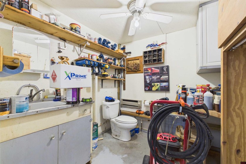 Move-in ready and impeccably clean! This super clean 3-bedroom - photo 10