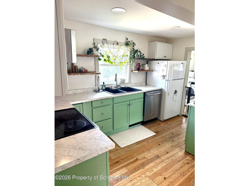 Welcome to 409 Charlotte Avenue! This cozy home located in South - photo 13
