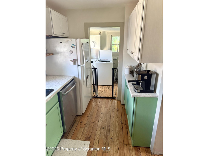 Welcome to 409 Charlotte Avenue! This cozy home located in South - photo 14
