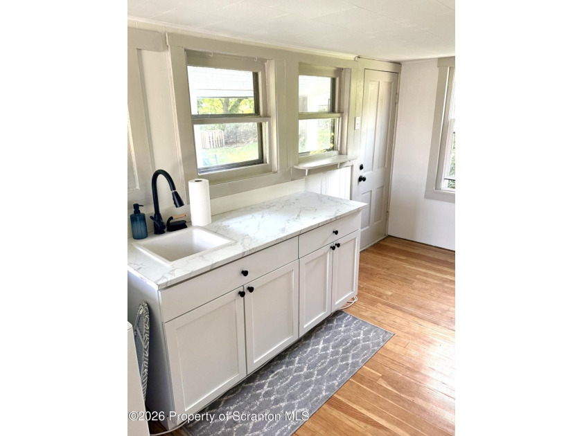 Welcome to 409 Charlotte Avenue! This cozy home located in South - photo 16