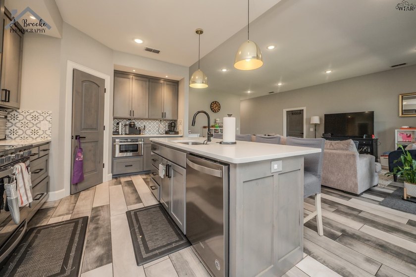 Well-maintained 3-bedroom, 2-bath home in a desirable area of - photo 20