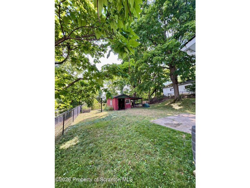 Welcome to 409 Charlotte Avenue! This cozy home located in South - photo 33
