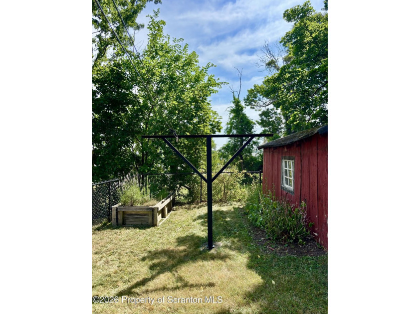 Welcome to 409 Charlotte Avenue! This cozy home located in South - photo 34