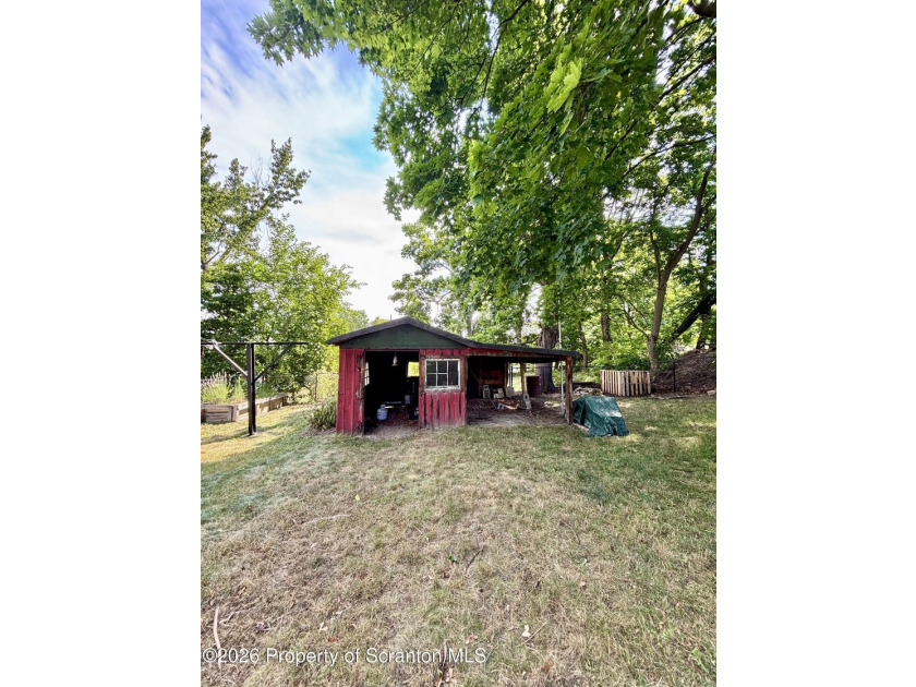 Welcome to 409 Charlotte Avenue! This cozy home located in South - photo 35