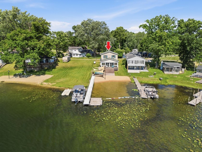Highly desirable Lake Montcalm waterfront! Offering a turn-key - photo 3