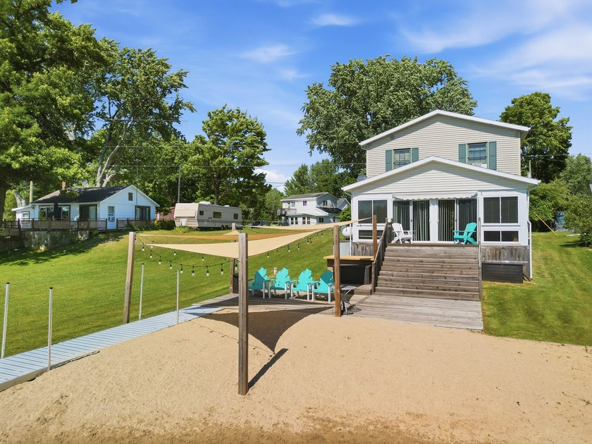 Highly desirable Lake Montcalm waterfront! Offering a turn-key - photo 6