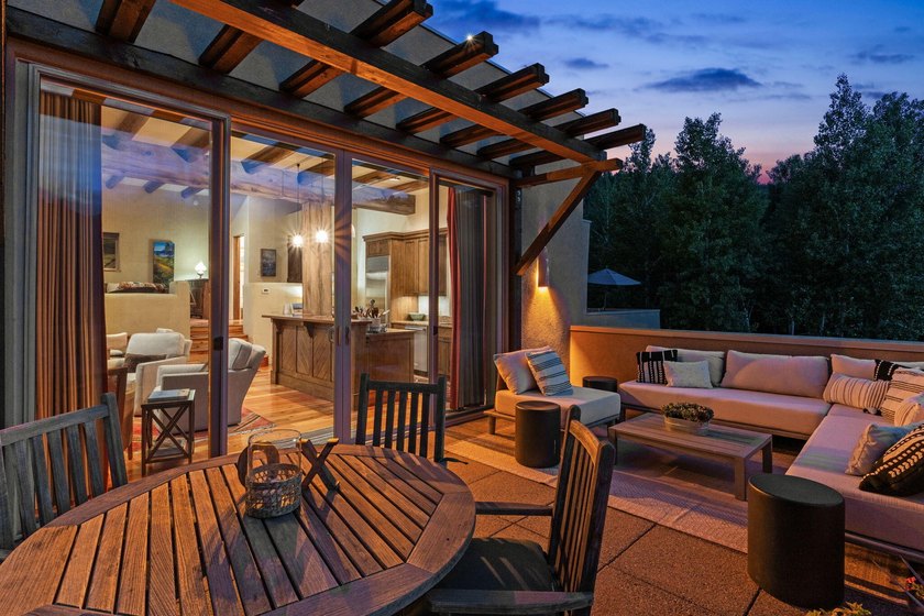 This exceptional 1.3-acre estate combines timeless architecture - photo 4