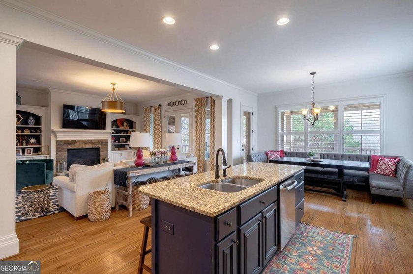 Welcome to 1405 Evergreen Park, a beautifully appointed estate - photo 13