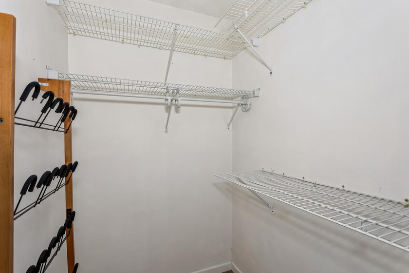 Are you ready to move in? The main areas have beautiful, new - photo 15