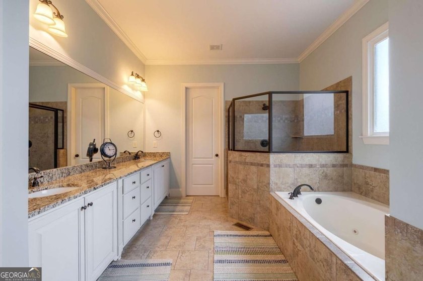 Welcome to 1405 Evergreen Park, a beautifully appointed estate - photo 21
