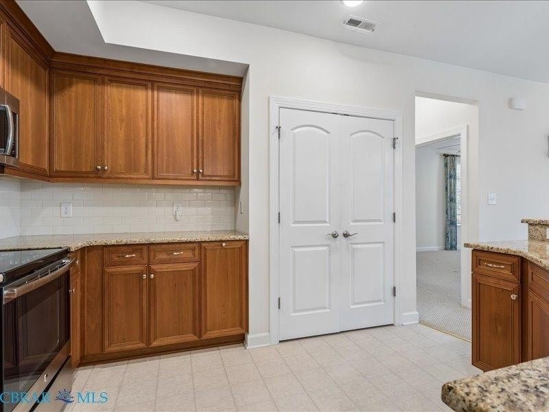 Beautiful condo in York County. Conveniently located close to - photo 21