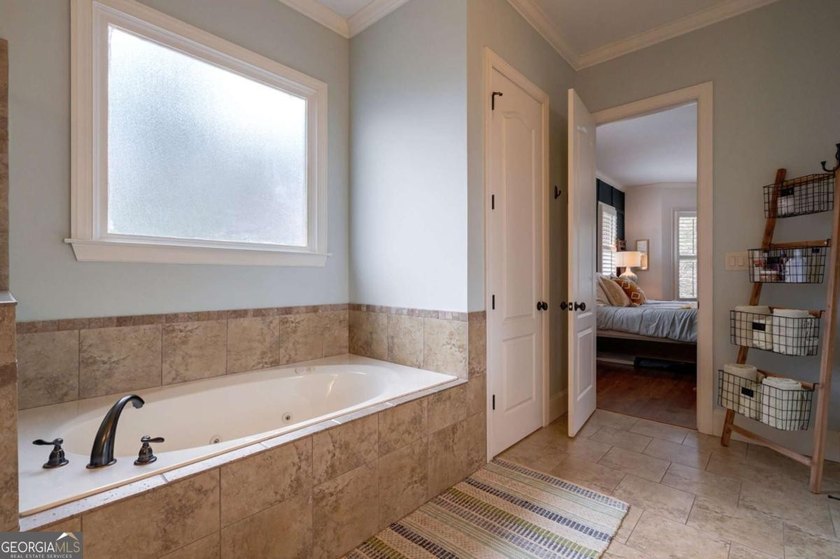 Welcome to 1405 Evergreen Park, a beautifully appointed estate - photo 22
