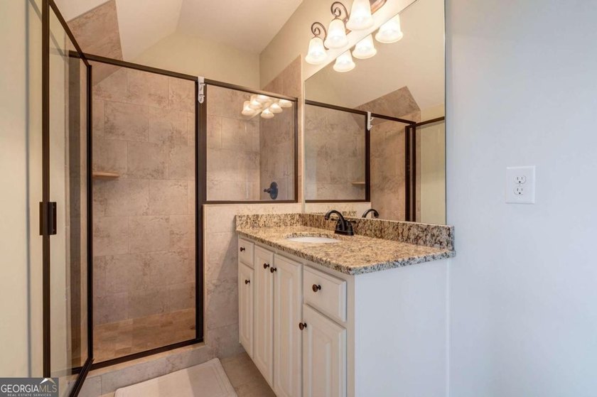 Welcome to 1405 Evergreen Park, a beautifully appointed estate - photo 27