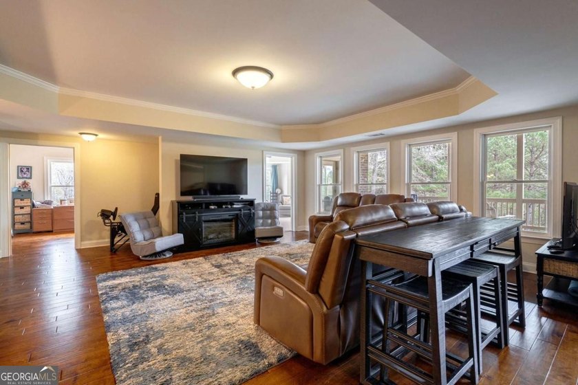 Welcome to 1405 Evergreen Park, a beautifully appointed estate - photo 38