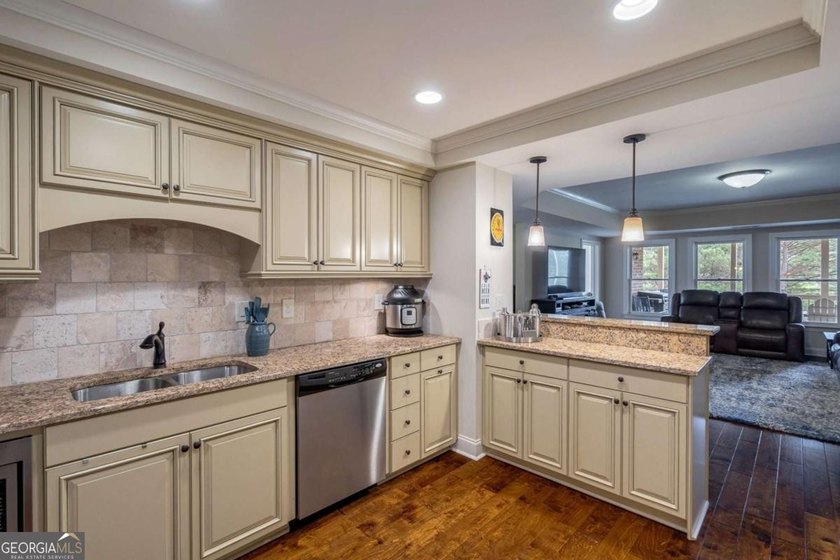 Welcome to 1405 Evergreen Park, a beautifully appointed estate - photo 42