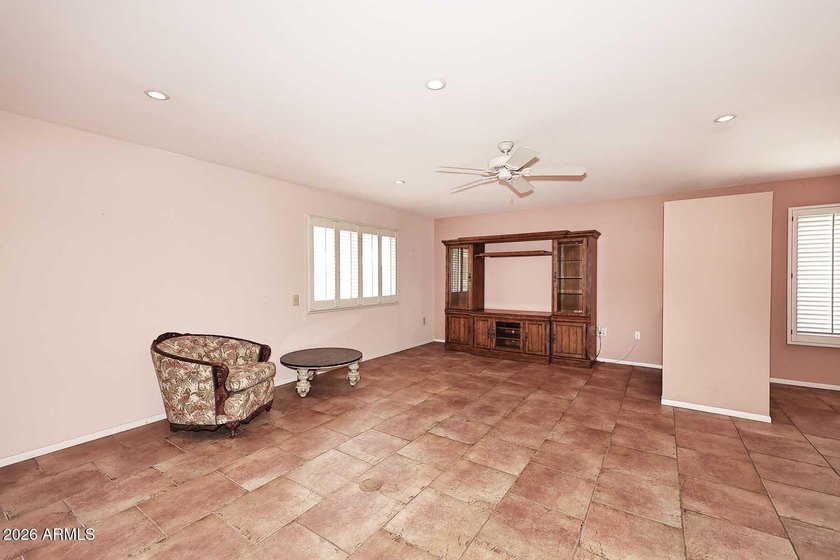 This beautiful, well-maintained 2-bedroom home with an office - photo 3