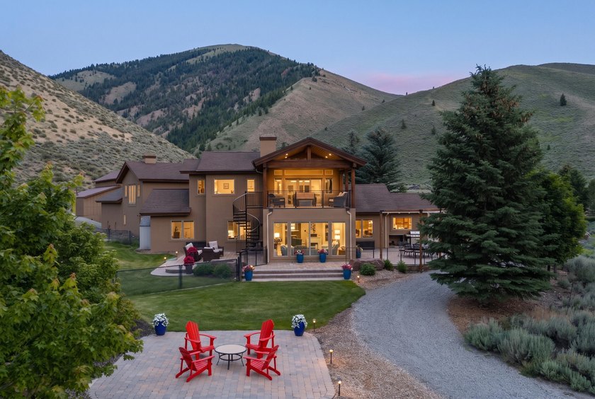 Nestled in the highly sought-after Indian Creek area, this - photo 3