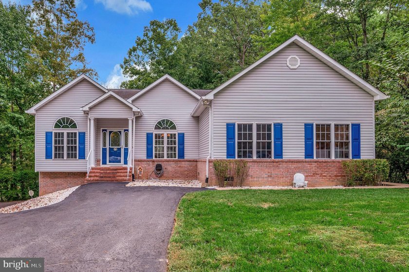 Welcome to 3800 Lakeview Parkway - a home designed for - photo 35