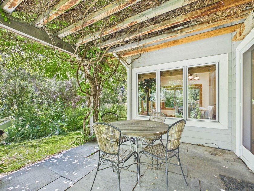 Located on a corner lot in the sought-after Deerfield - photo 9