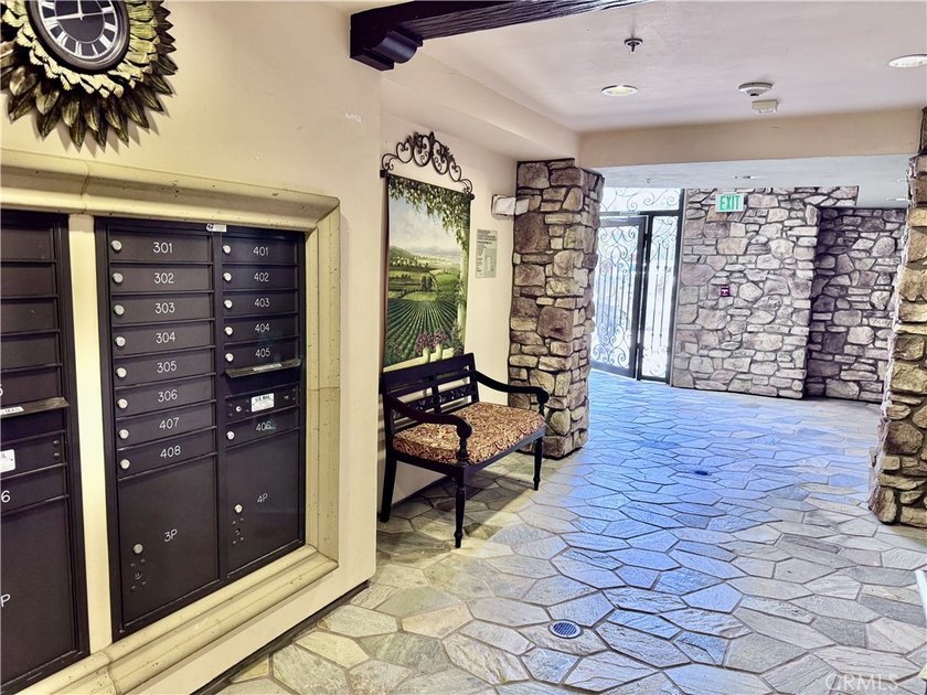 Welcome to this spacious and beautifully updated three-bedroom - photo 11