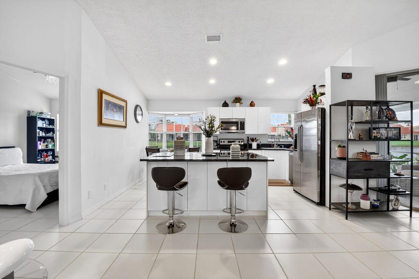 Welcome to a beautifully reimagined lakefront Turnkey home. This - photo 11