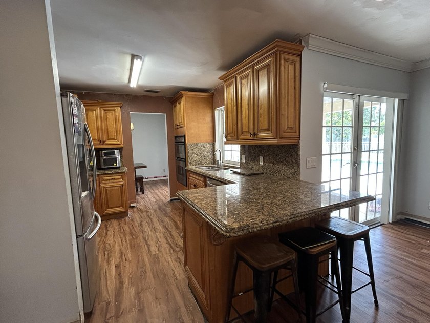 Spacious 3-Bedroom Pool Home in Desirable La Mancha - No HOA! - photo 11