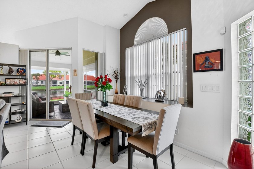 Welcome to a beautifully reimagined lakefront Turnkey home. This - photo 12