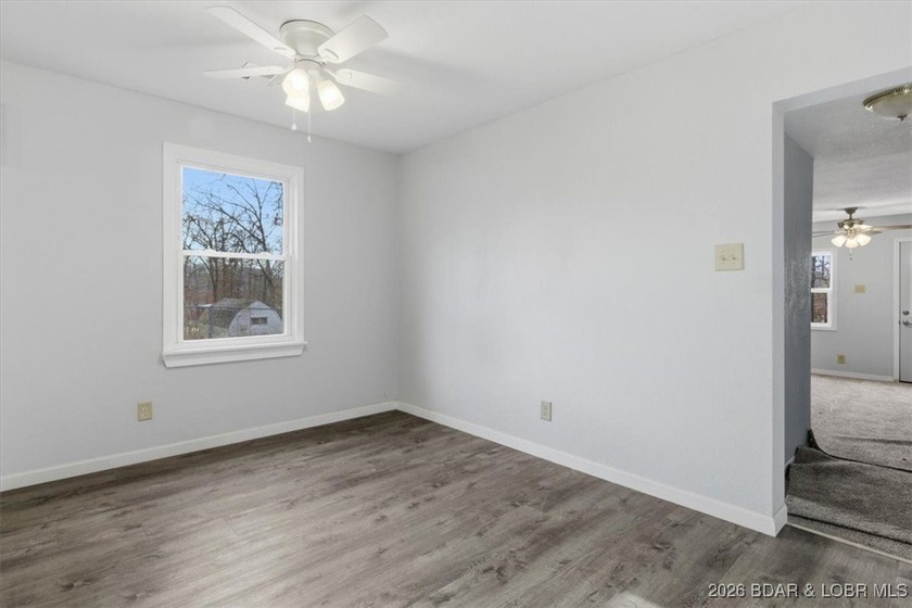 Beautiful FULLY remodeled 2 bedroom 2 bathroom 2nd tier lake - photo 13