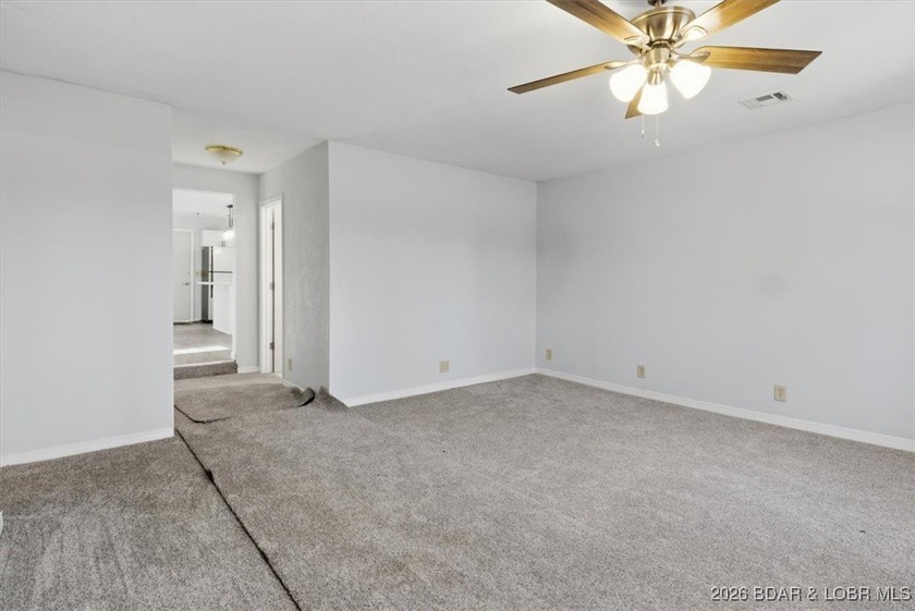 Beautiful FULLY remodeled 2 bedroom 2 bathroom 2nd tier lake - photo 15