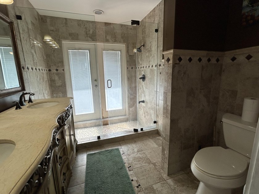 Spacious 3-Bedroom Pool Home in Desirable La Mancha - No HOA! - photo 16