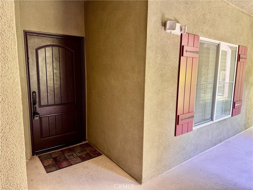 Welcome to this spacious and beautifully updated three-bedroom - photo 17