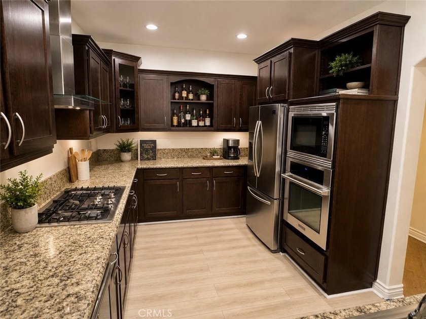 Welcome to this spacious and beautifully updated three-bedroom - photo 18