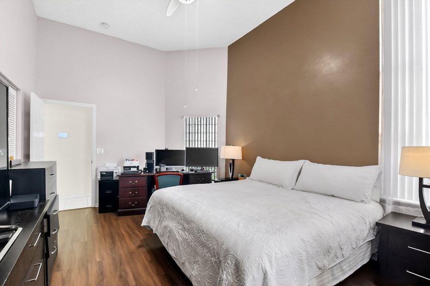 Welcome to a beautifully reimagined lakefront Turnkey home. This - photo 18