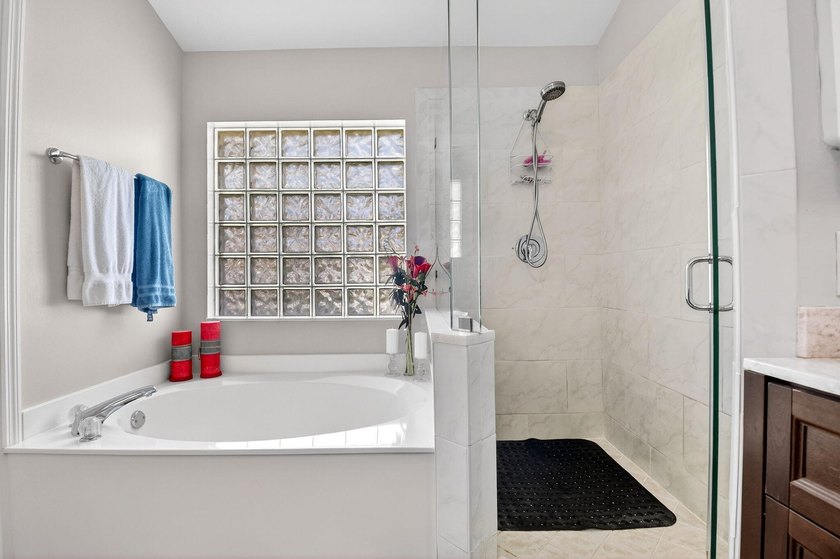 Welcome to a beautifully reimagined lakefront Turnkey home. This - photo 22
