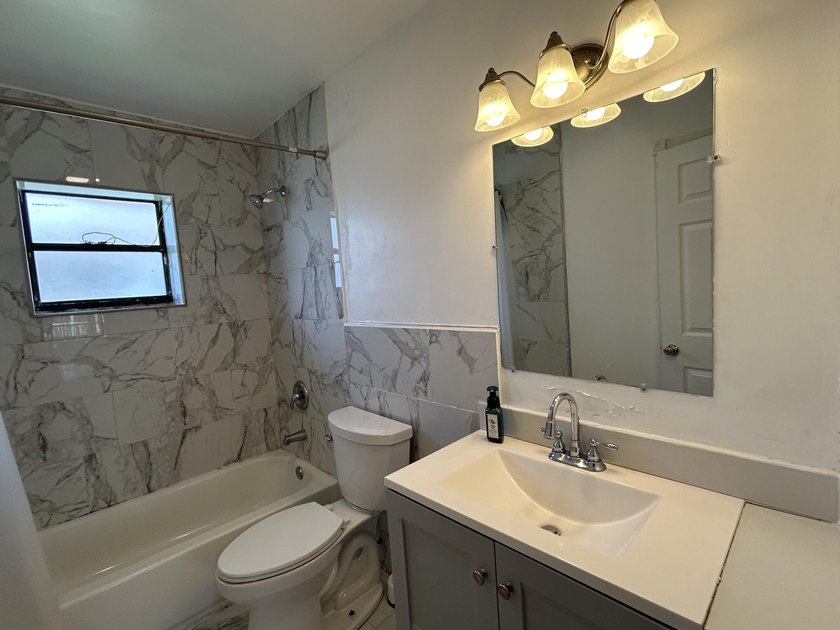 Spacious 3-Bedroom Pool Home in Desirable La Mancha - No HOA! - photo 22