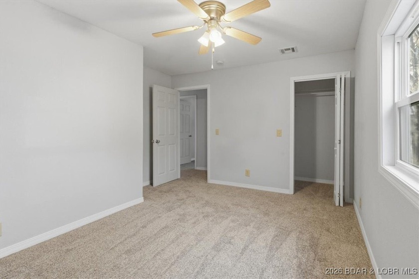 Beautiful FULLY remodeled 2 bedroom 2 bathroom 2nd tier lake - photo 23