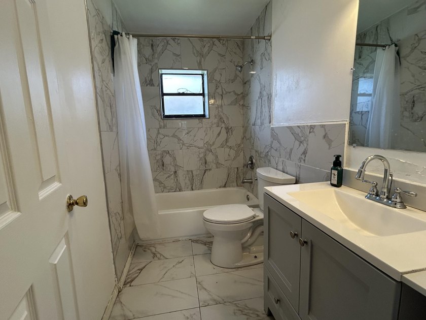 Spacious 3-Bedroom Pool Home in Desirable La Mancha - No HOA! - photo 23