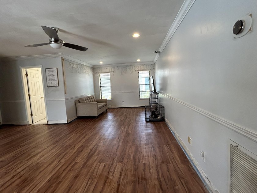 Spacious 3-Bedroom Pool Home in Desirable La Mancha - No HOA! - photo 24