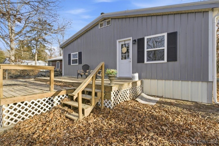 Beautiful FULLY remodeled 2 bedroom 2 bathroom 2nd tier lake - photo 25