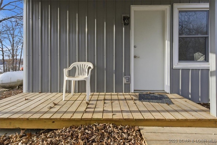 Beautiful FULLY remodeled 2 bedroom 2 bathroom 2nd tier lake - photo 26