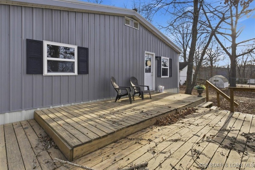 Beautiful FULLY remodeled 2 bedroom 2 bathroom 2nd tier lake - photo 27