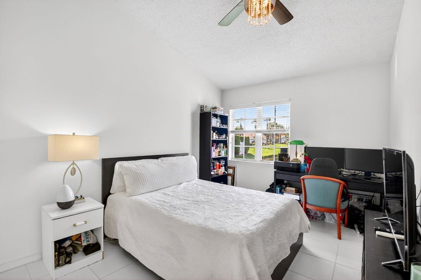 Welcome to a beautifully reimagined lakefront Turnkey home. This - photo 28