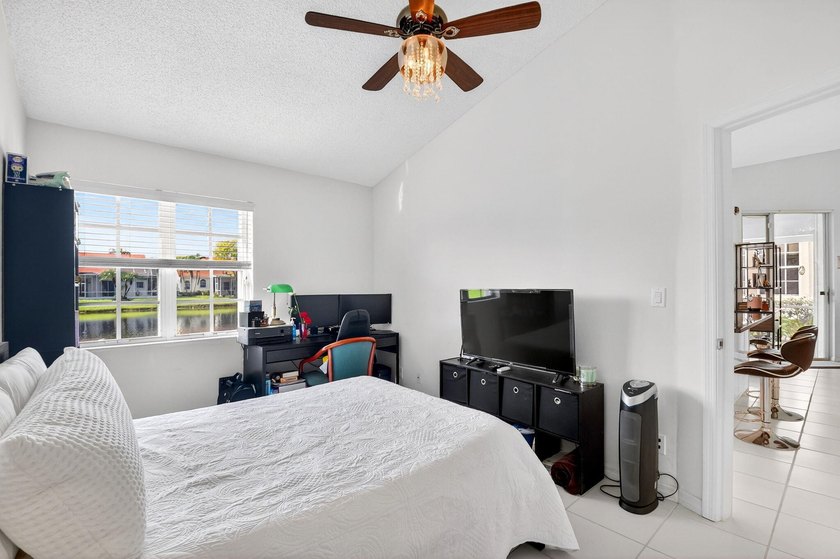 Welcome to a beautifully reimagined lakefront Turnkey home. This - photo 29