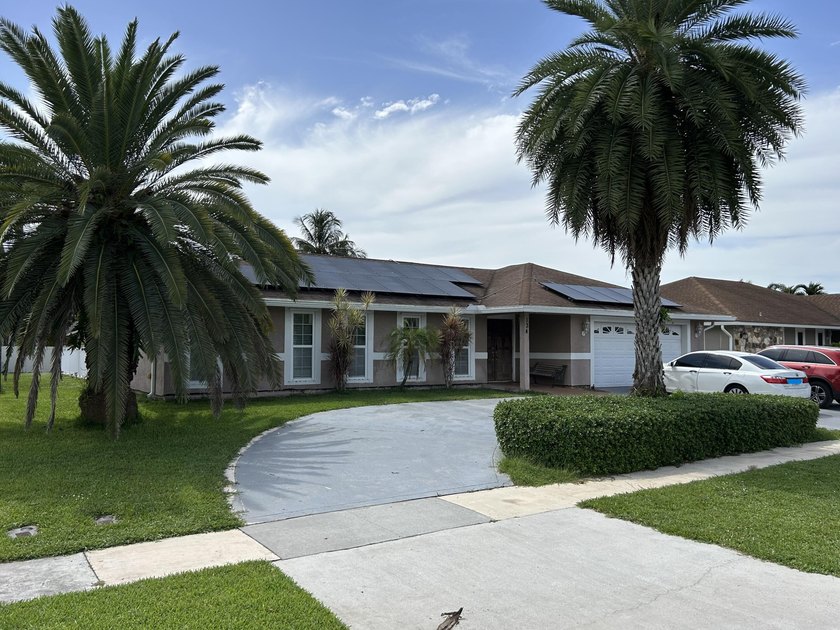 Spacious 3-Bedroom Pool Home in Desirable La Mancha - No HOA! - photo 29