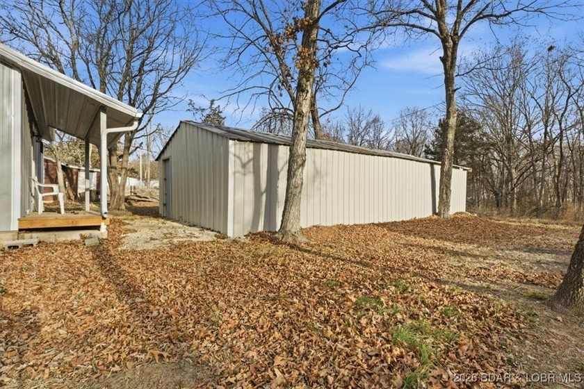Beautiful FULLY remodeled 2 bedroom 2 bathroom 2nd tier lake - photo 31