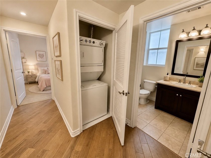 Welcome to this spacious and beautifully updated three-bedroom - photo 34