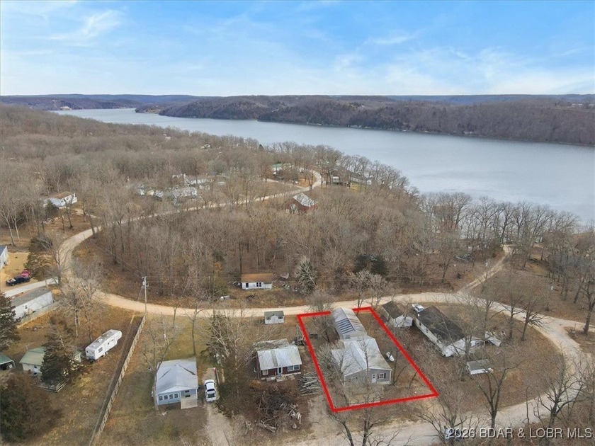 Beautiful FULLY remodeled 2 bedroom 2 bathroom 2nd tier lake - photo 35