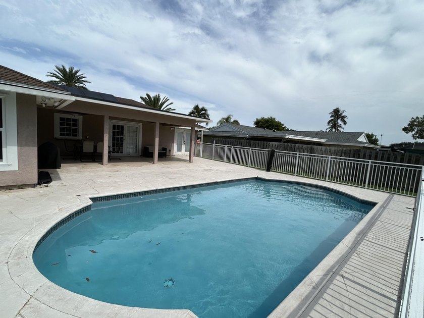Spacious 3-Bedroom Pool Home in Desirable La Mancha - No HOA! - photo 36